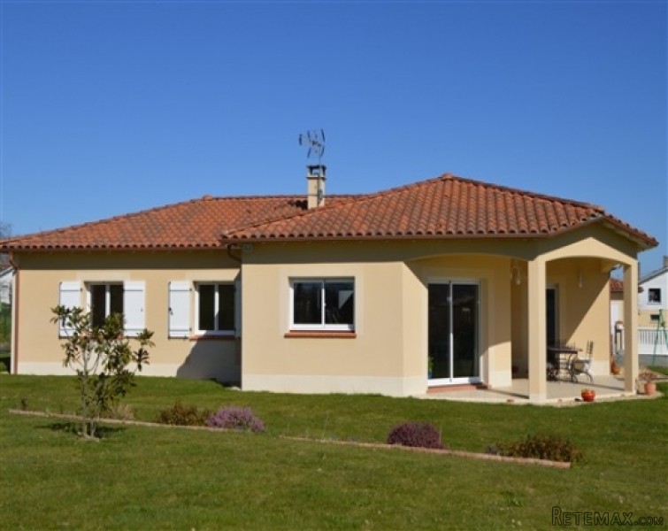 Villa In Quiet Estate Within Walking..