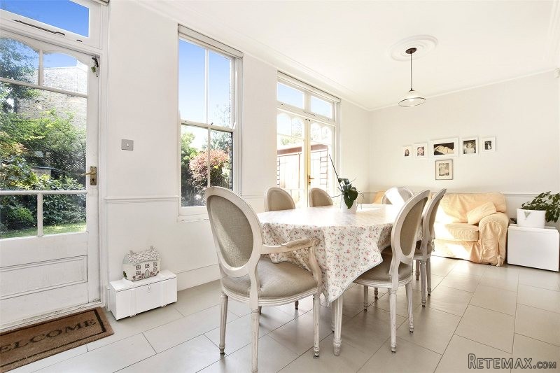 4 Bedroom House, Freehold - 2