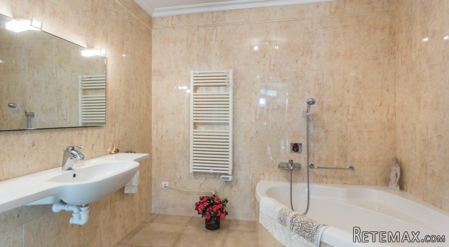 Front line apartment located in Roca Marina, a well-known.. - 2