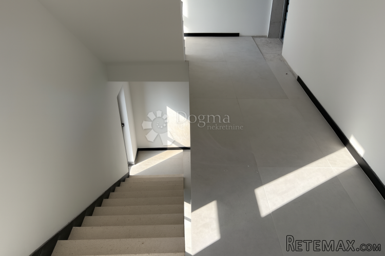 Moderna novogradnja 200 m od mora - 2