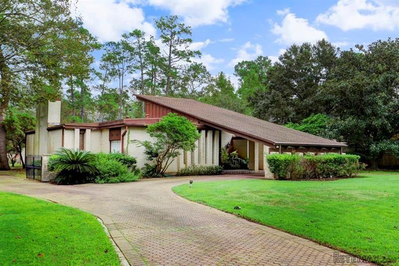 4 bedroom House For Sale: 2 Memorial.. - 2