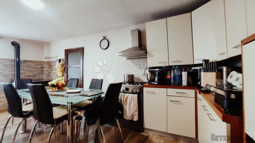 Kuća sa građevinskim zemljištem - 3