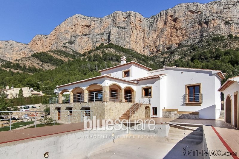 Large 7 bedroom villa under..