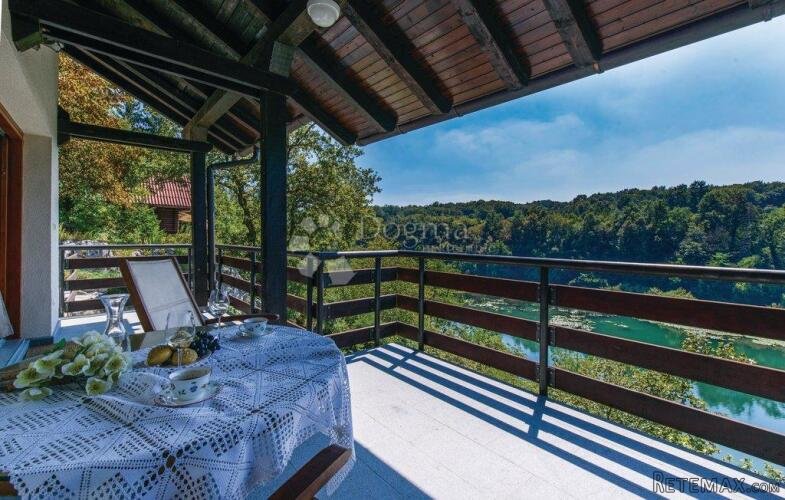 MREŽNICA - KUĆA BLIZU SLAPOVA UZ VELIKO ZEMLJIŠTE - 3
