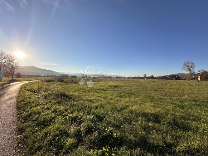 SINAC PRODAJE SE GRAĐEVINSKO ZEMLJIŠTE 11000 m2 - 3