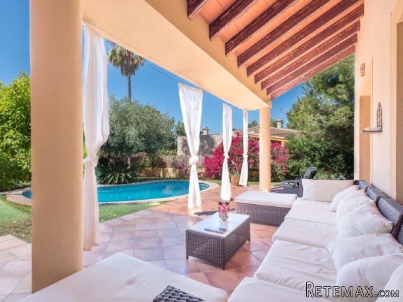 Charming Family Villa Near The Sea