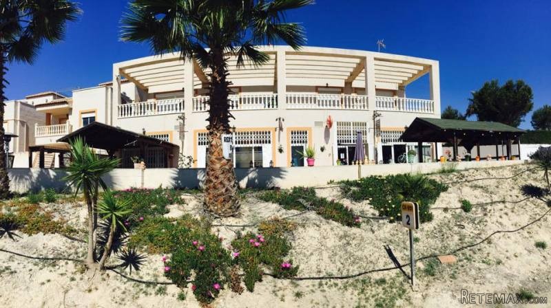 RS253, Bar Restaurant For Sale
