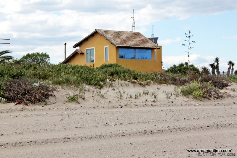 Venta de chalet en primera l�nea de p..