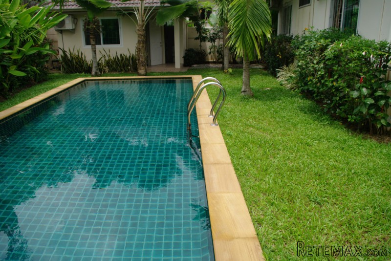 Lovely 3-Bedroom Pool House near..