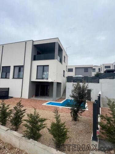 Vodice - luksuzna dvojna kuća sa bazenom i pogledom S2