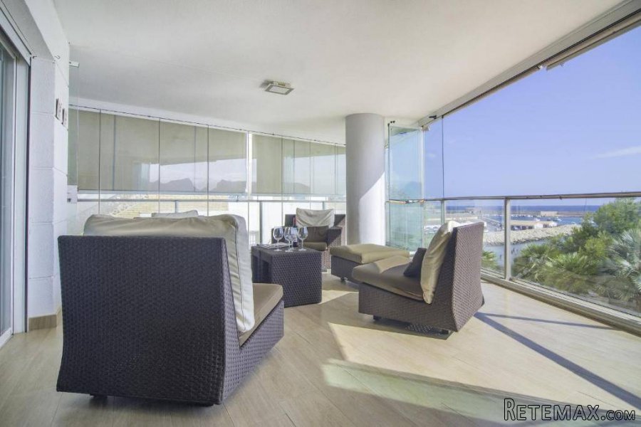 Este apartamento tiene un espléndido salón con vistas al m.. - 2