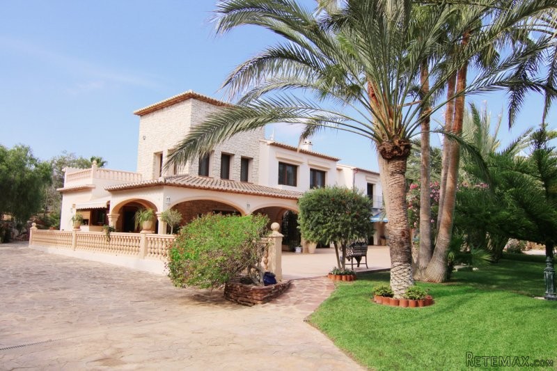 Exceptional mansion with separate guest.. - 2
