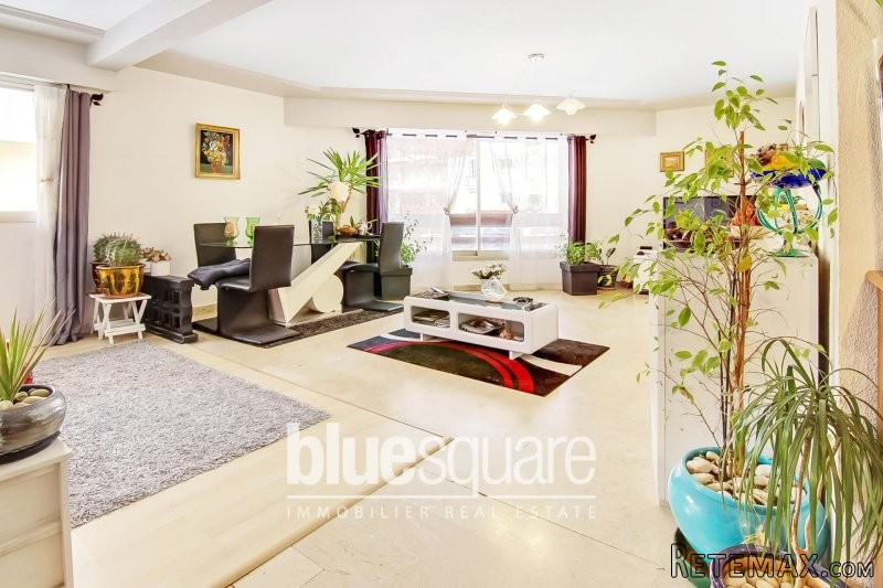 SPACIOUS TWO BEDROOM IN THE CENTER OF..