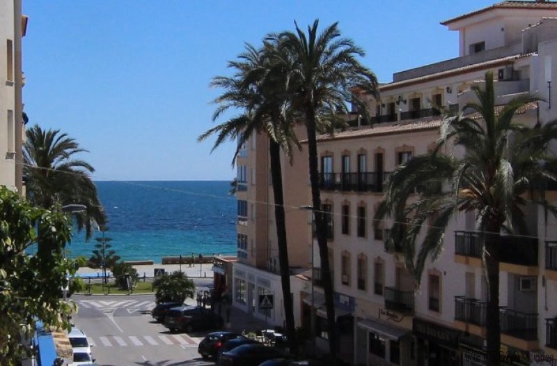 Beautiful 2 bed apartment with sea view..