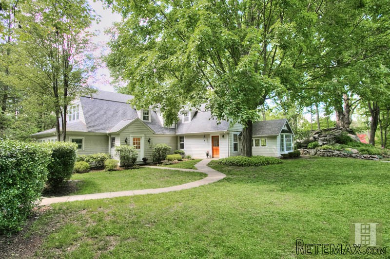 4 bedroom House For Sale: 42 GOODWIVES.. - 2