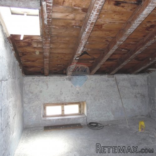 Ista,Centar Pula, potkrovlje za renoviranje 162 m2 - 4