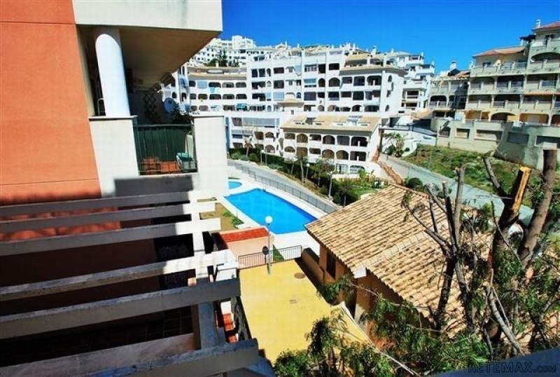 2 Bedroom Middle Floor Apartment
