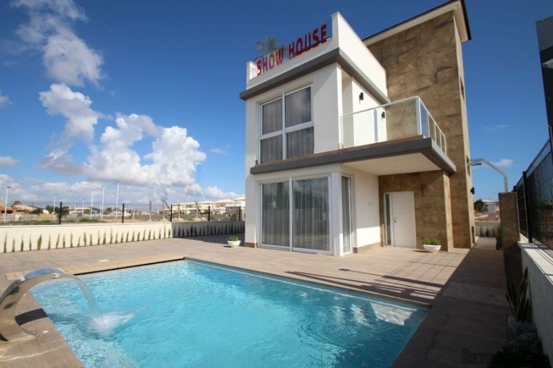 4 Bedrooms - Villa - Alicante - For Sale