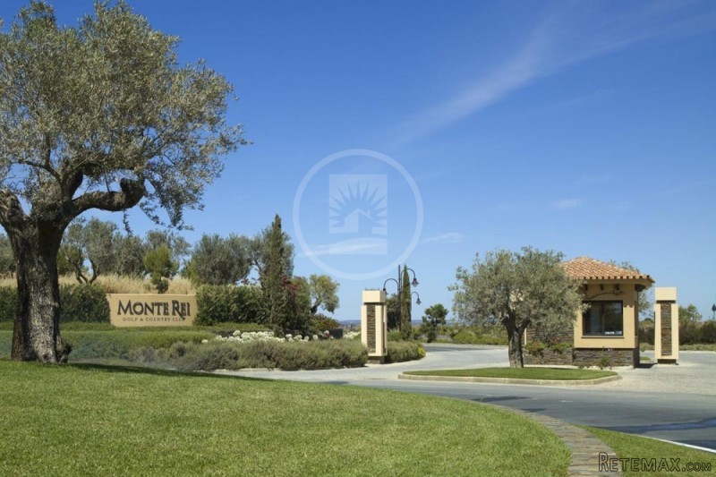 Large Building Plot on Golf Course