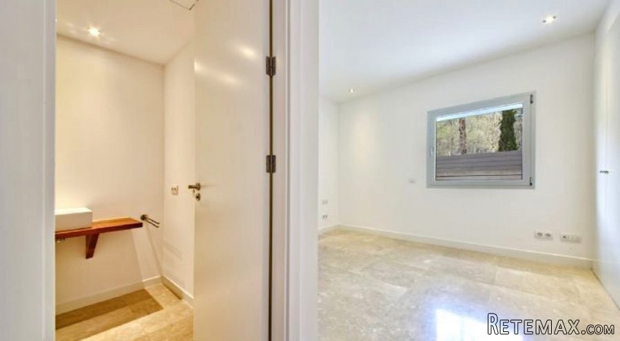 This light-filled property with Home System is situated i.. - 3