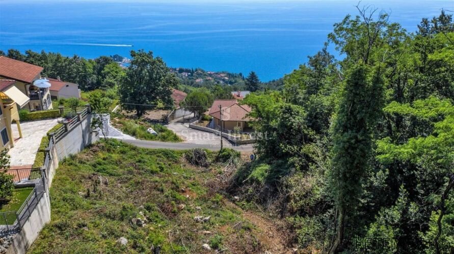 LIGANJ, građevinsko zemljište s prekrasnim pogledom na more!