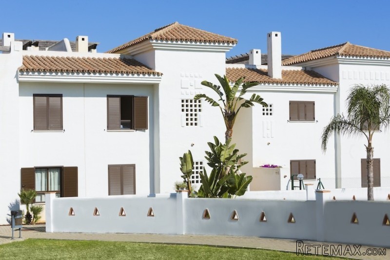 3 bedroom property near San Roque Back..