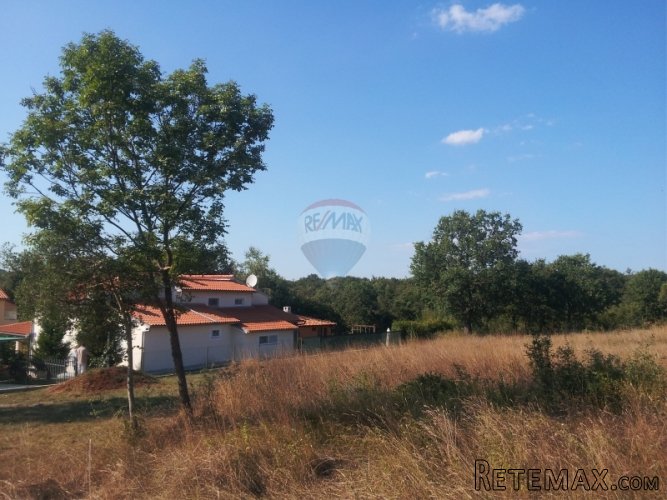 ISTRA, GRAĐEVINSKO ZEMLJIŠTE 2916 m2 S POGLEDOM NA PRIRODU - 2