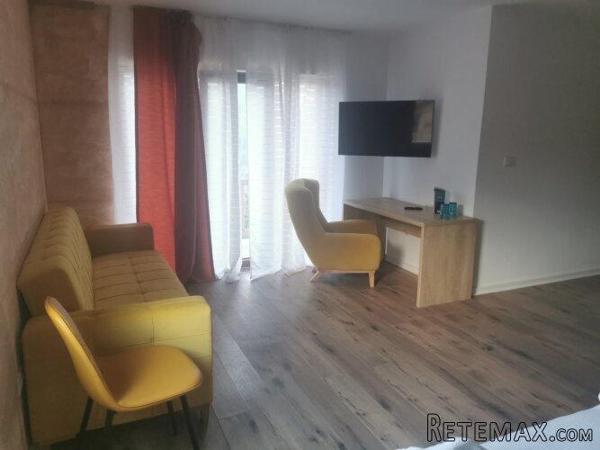 Prodajem kucu i apartman u sklopu kompleksa Chalet - 2