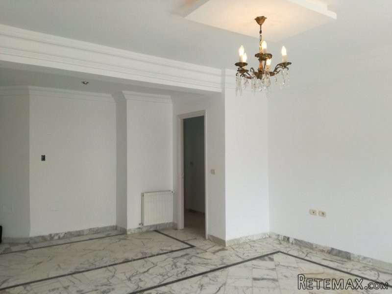 APPARTEMENT 3 CHAMBRES. NON MEUBLE - 2