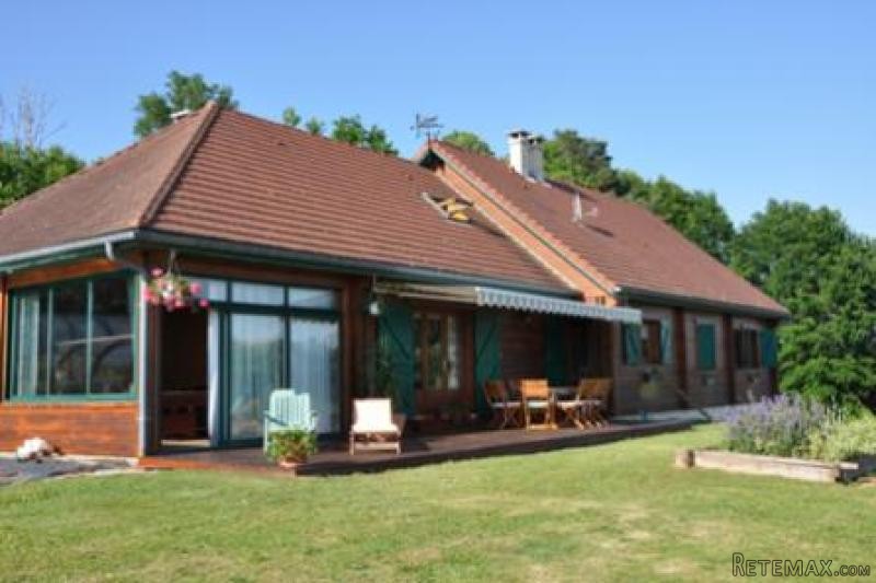 Country House with Swimming Pool