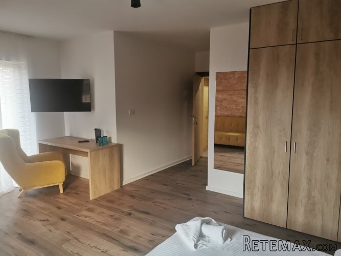 Prodajem kucu i apartman u sklopu kompleksa Chalet - 3