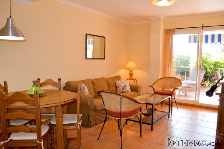 Spacious and bright 2 bedrooms ground floor apartment, with.. - 4