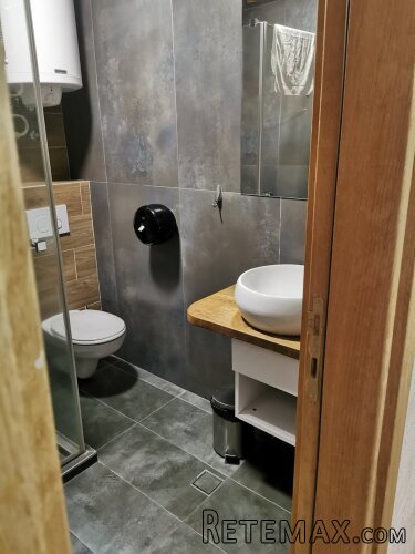 Prodajem kucu i apartman u sklopu kompleksa Chalet - 5