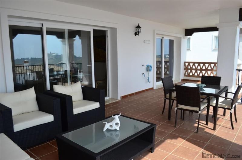 2 Bedroom Middle Floor Apartment