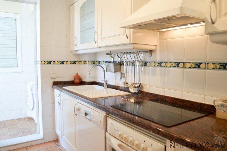 Spacious and bright 2 bedrooms ground floor apartment, with.. - 7