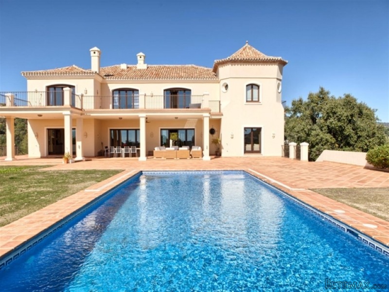 8 Bedroom Villa For Sale In Marbella..