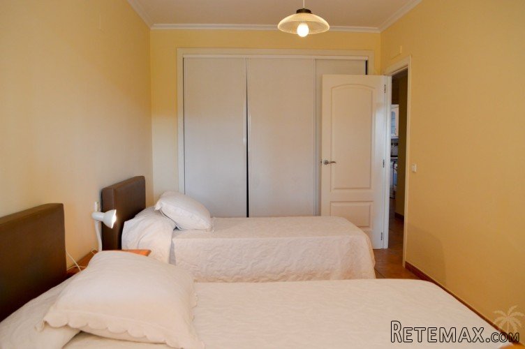 Spacious and bright 2 bedrooms ground floor apartment, with.. - 8