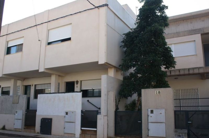 Townhouse for sale in Los Nietos