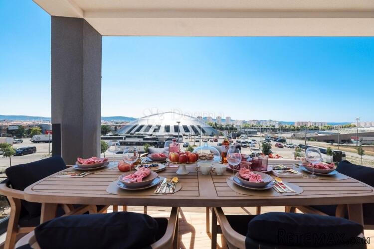DIZAJNERSKI PENTHOUSE S KROVNOM TERASOM, LIFTOM I GARAŽOM