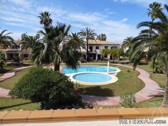 Beautiful townhouse in a small and charming complex with.. - 2