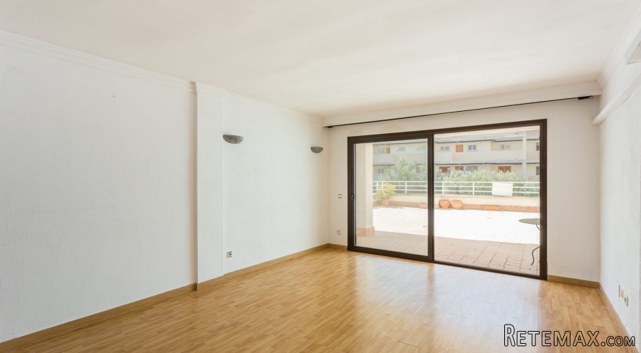 This south-facing sunny apartment is ideally lo.. - 2