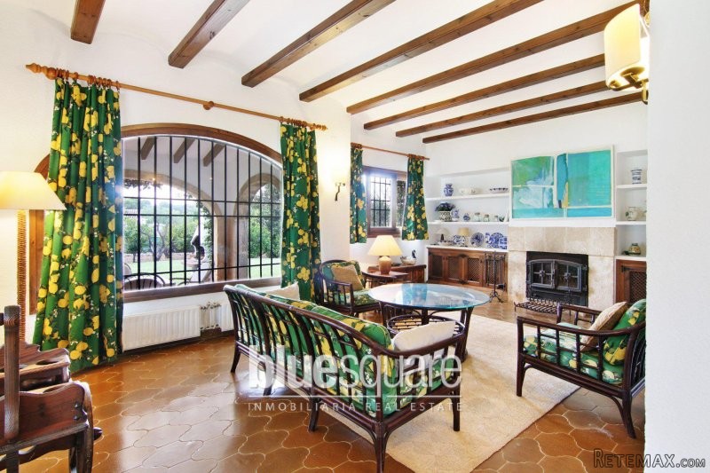 5 bedroom villa on large flat plot in.. - 2