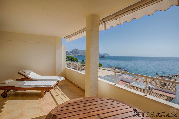 Fantastic penthouse with stunning sea views in Altea. This.. - 3