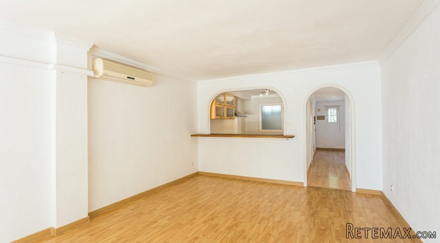 This south-facing sunny apartment is ideally lo.. - 3