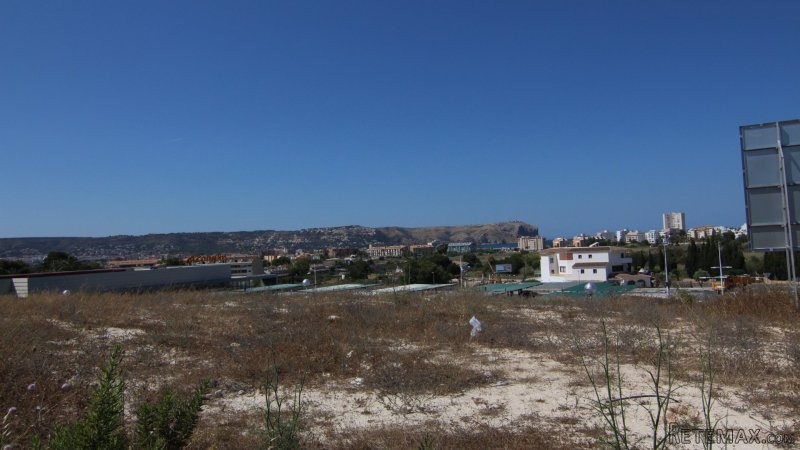 Two flat building of 1000m2 plots with..
