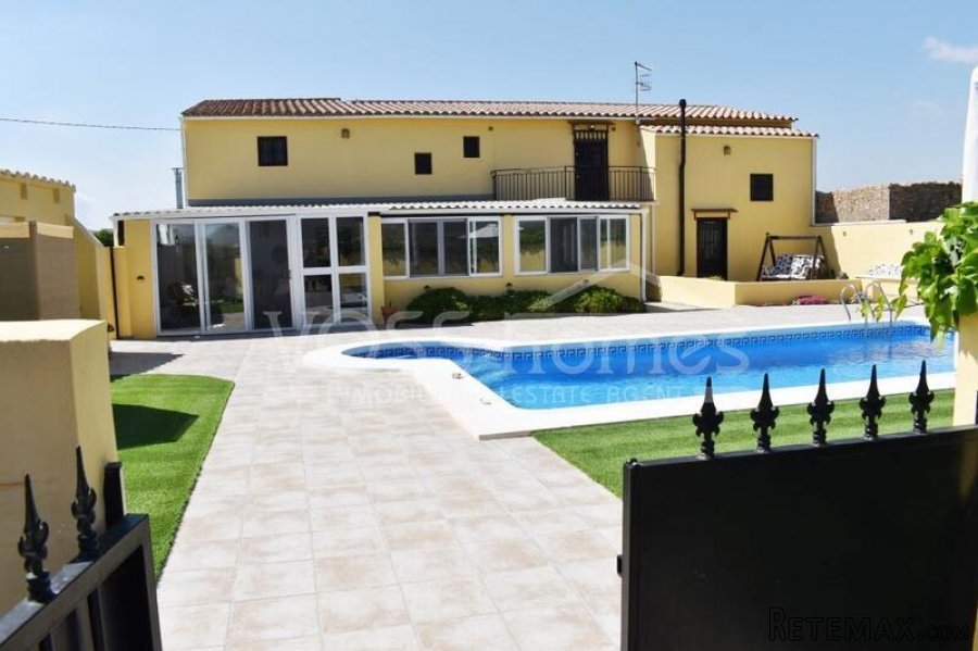 NEW & EXCLUSIVE TO VOSS HOMES - Beautifully renovated.. - 4