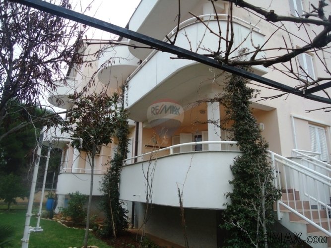 Pula, apartmanska kuća 300 m od mora
