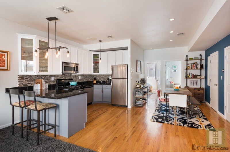 2 bedroom Apartment For Sale: 965 KENT..