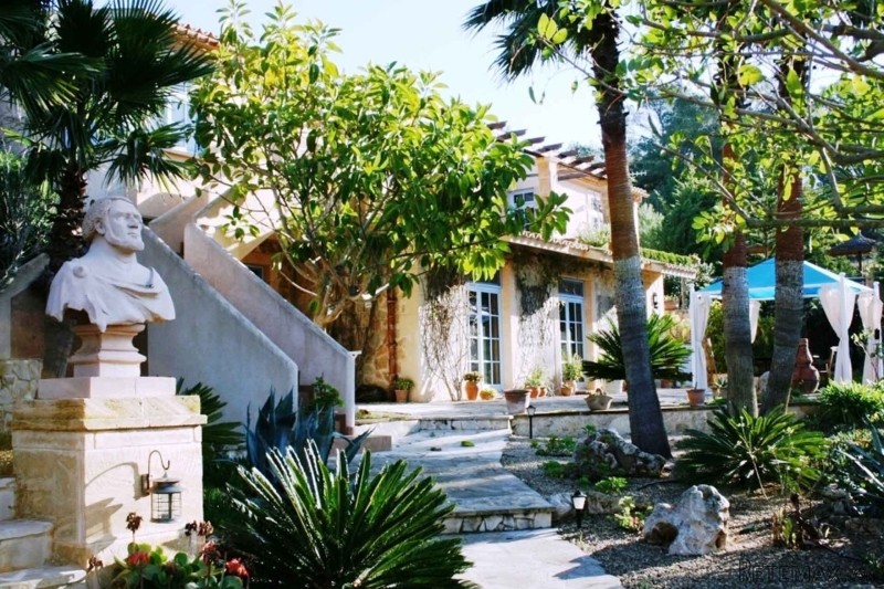 Idilic finca in quiet location with..