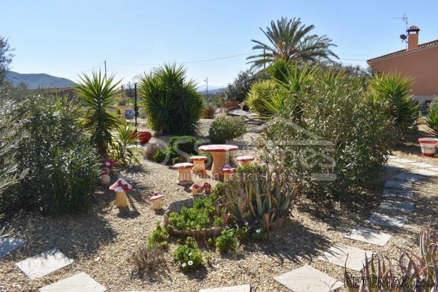 RESERVED APRIL 2022 WITH VOSS HOMES - An immaculately.. - 11
